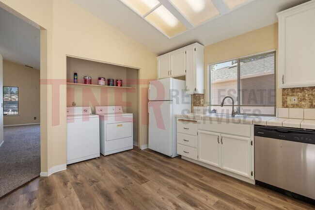 Foto del edificio - 7856 Crestleigh Ct