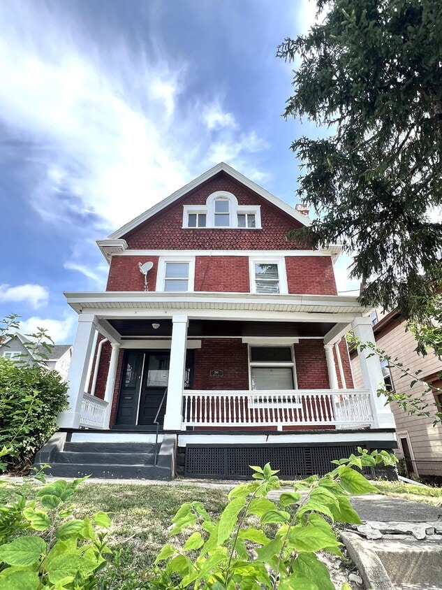 Primary Photo - 288 Helen St
