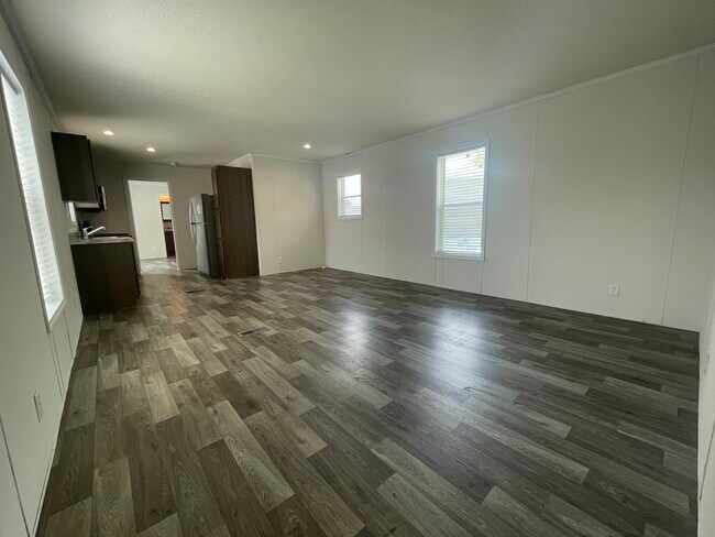 Foto del edificio - 15862 Villaire Ave