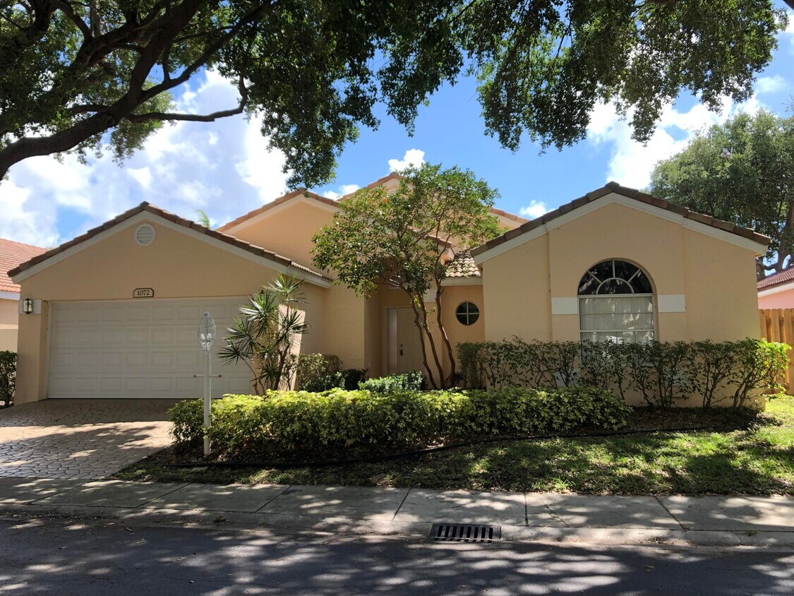 Primary Photo - 1072 Siena Oaks Cir E