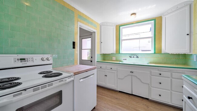 Building Photo - 2050 Overland Ave