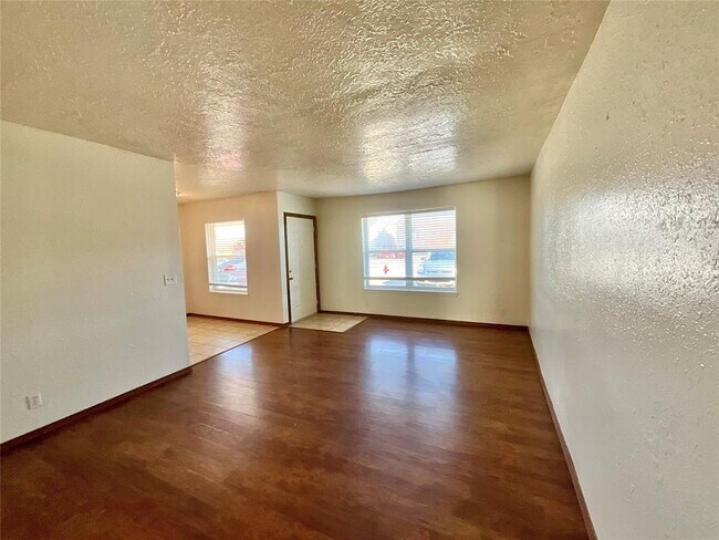 Foto del edificio - 1322 Glen Oaks Ct