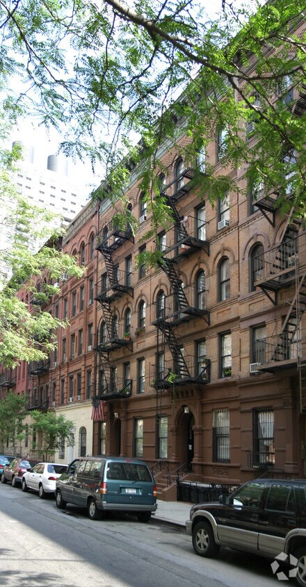 Building Photo - 321-323 E 93rd St