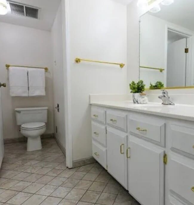 Photo - 245 N Vine St Apartment