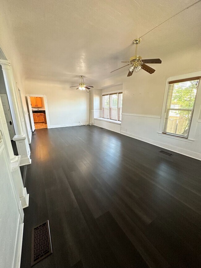 Foto del edificio - Charming home for rent in Hanford