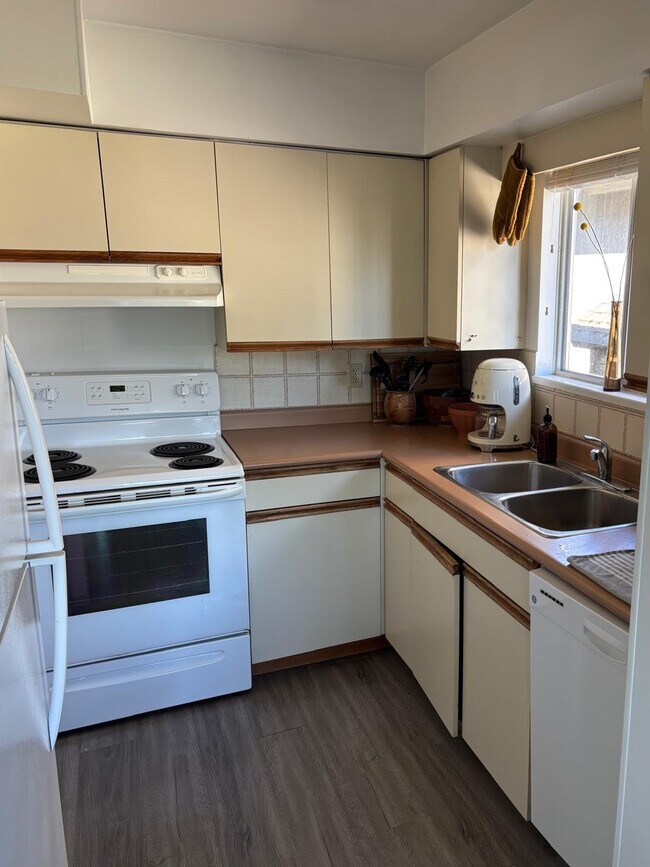 Building Photo - Prime Cambie - 323