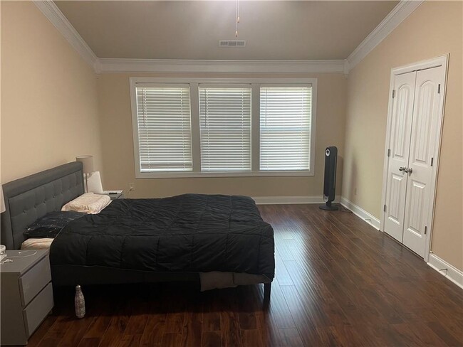 Building Photo - 1015 Township Cir
