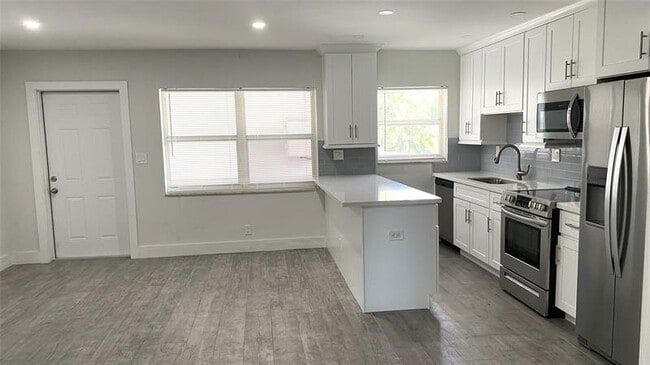 Foto del edificio - 853 SE 4th Ct