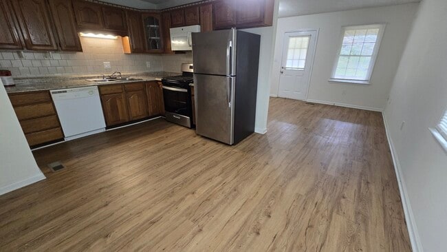 Building Photo - 2207 Mt Vernon Rd