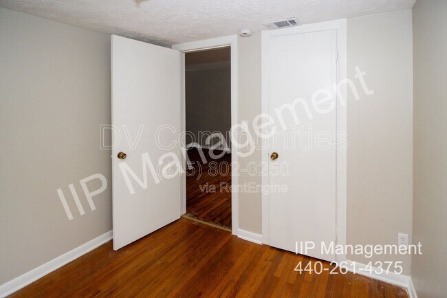 Foto del edificio - 6177 Iroquois Trail
