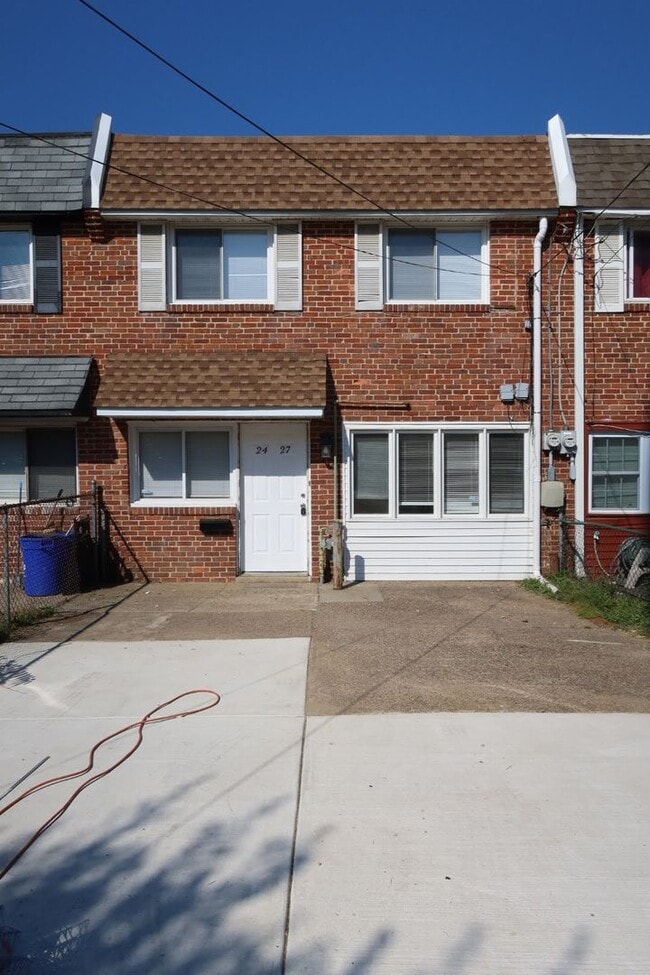 Building Photo - Beautifully Renovated 4-Bedroom Home with ...