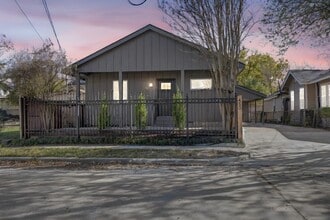 Building Photo - 430 N Hutcheson St