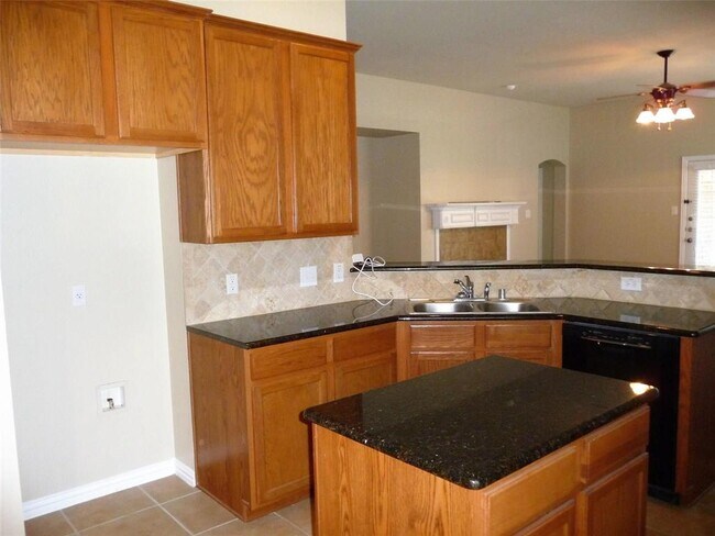 Building Photo - 2428 Foxwood Ln