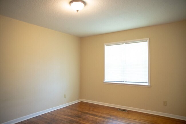 Foto del edificio - 3 bedroom/ 2 bathroom rental in Cullman City limits.