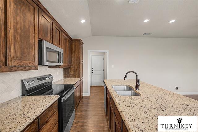 Building Photo - 1304 White Sand Dr