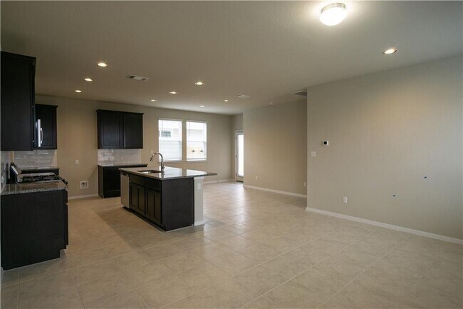 Building Photo - 179 White Dunes Dr