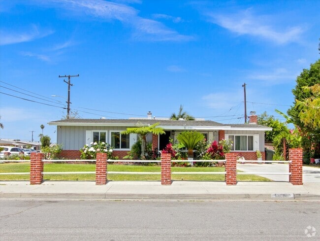 Building Photo - 13701 Glenhaven Dr