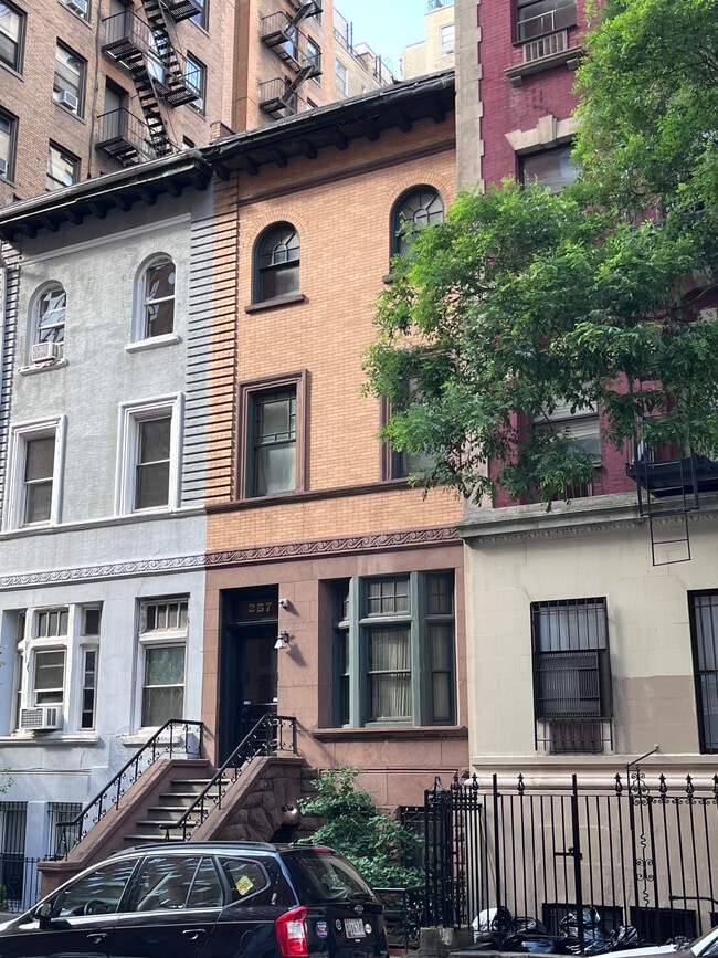 Building Photo - 257 W 97th St