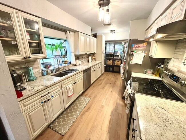 Foto del edificio - 9366 Chelsea Dr N