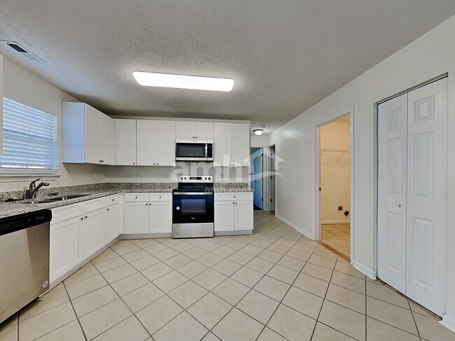 Building Photo - 107 Harris Ct