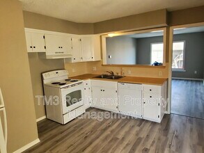 Building Photo - 904 S Edgebrook Ln