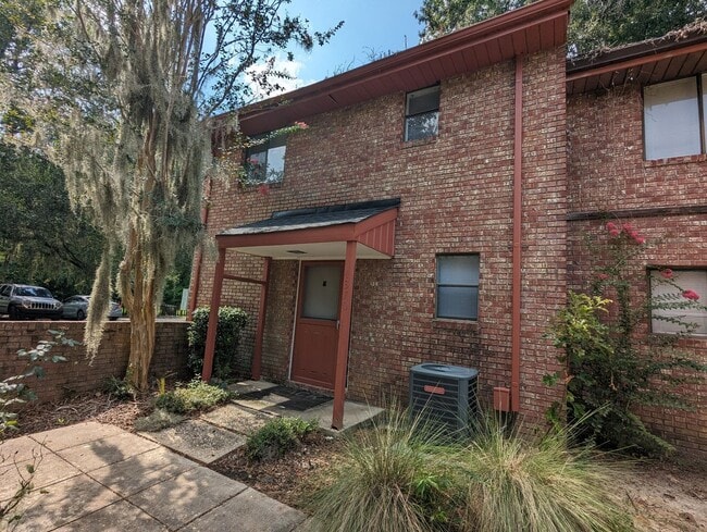 Foto del edificio - Private Fenced Yard + 3BR Townhome – Great Location!