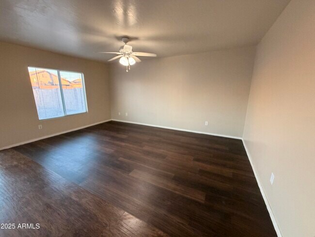 Foto del edificio - 12022 W Almeria Rd