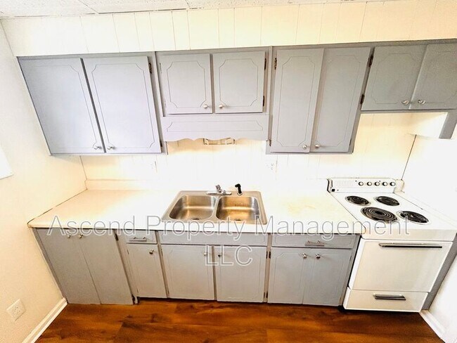 Foto del edificio - 586 Withrow Rd