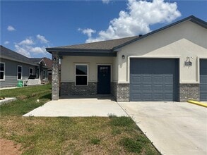 Building Photo - 2326 S Vly Cir