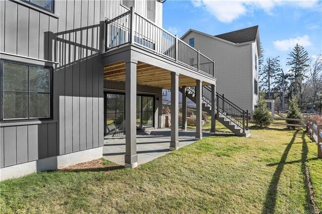Building Photo - 12 White Barns Ln