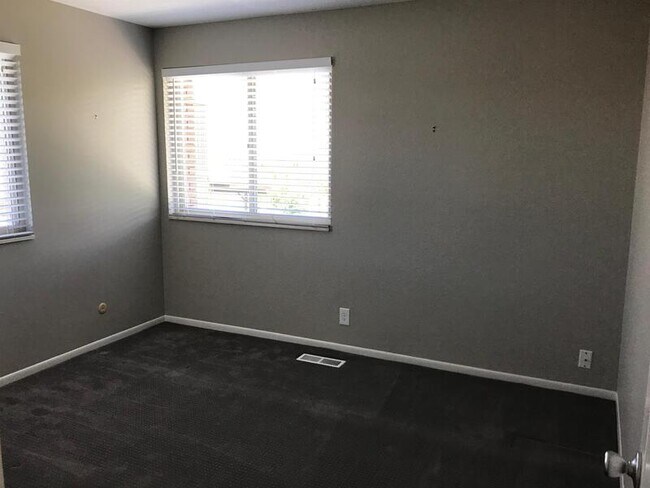 Foto del edificio - 3635 Cove Point Dr