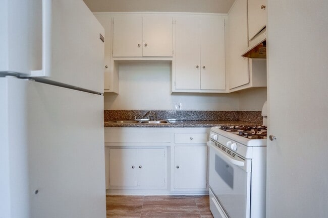 Interior Photo - 6107 - 6117 11th Ave