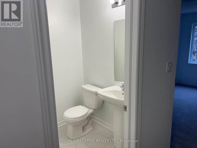 Building Photo - 34 Milson Cres