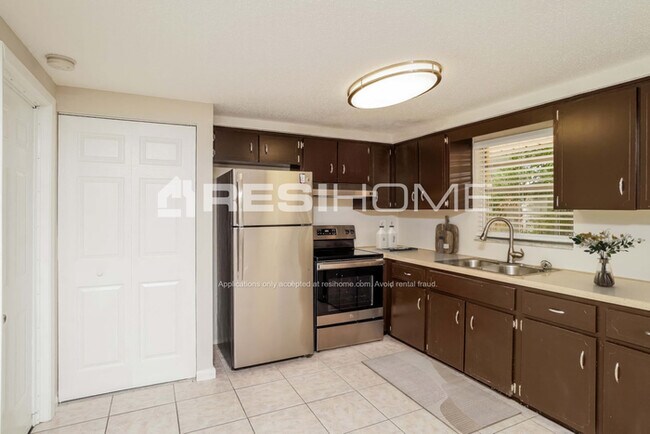 Foto del edificio - 6349 Ridge Crest Dr