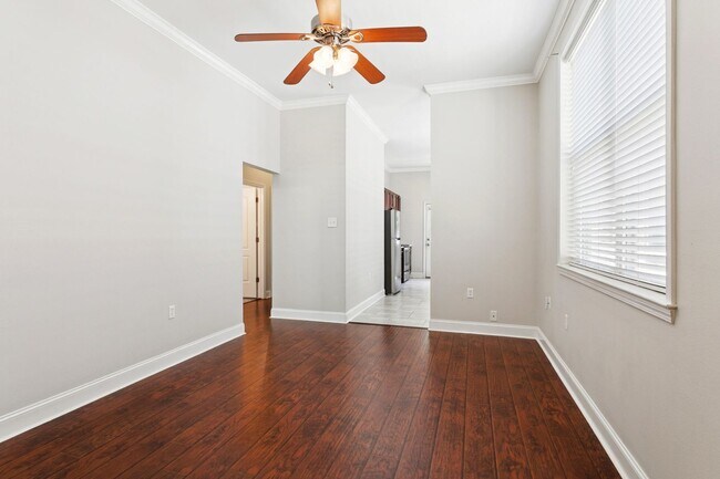 Building Photo - Uptown Rental: 1BR Duplex with Parking