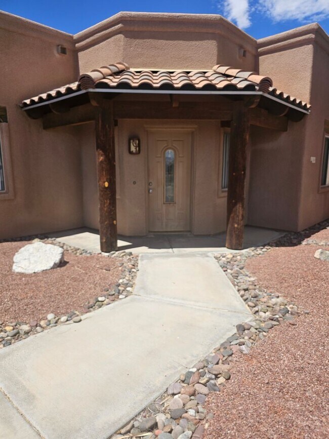 Building Photo - 2299 Shorewood Dr