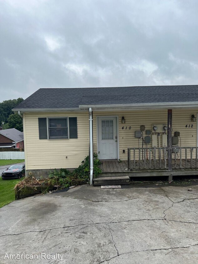 Primary Photo - 2 br, 1.5 bath House - 410 Spring Street