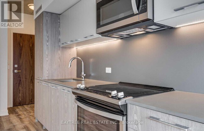 Photo du bâtiment - 30 Baseball Pl