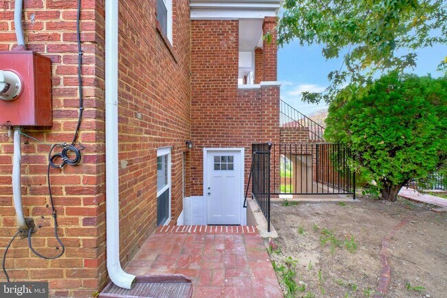Foto del edificio - 5230 Blaine St NE