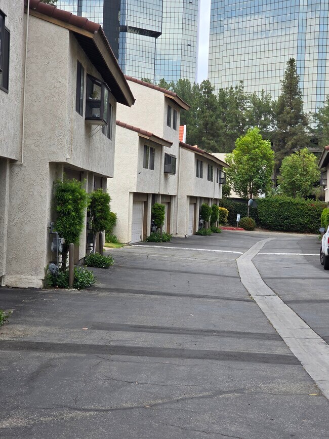 Foto del edificio - 5800 Owensmouth Ave