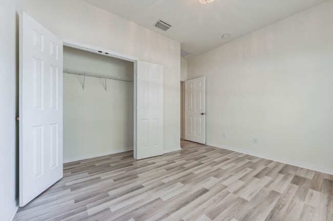 Foto del edificio - 8190 Silver Birch Way