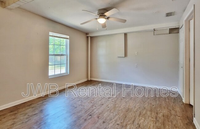 Building Photo - 9742 Highland Ave