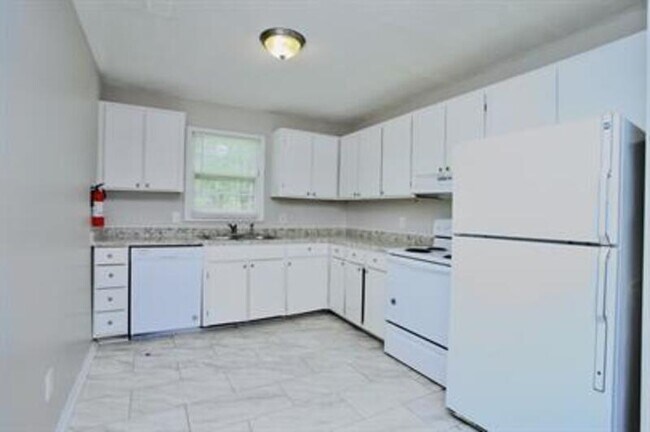 Building Photo - 116 Rainbow Ct