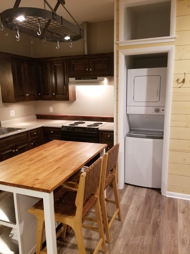 Stacked Washer/Dryer - 2505 Victoria Ave