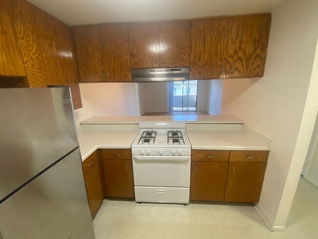 Foto del edificio - 1069 Raymond Ave