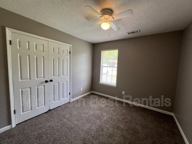 Foto del edificio - 5371 Clinchport Cir