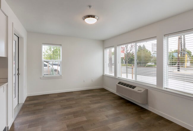 Building Photo - 7686 N Lombard St