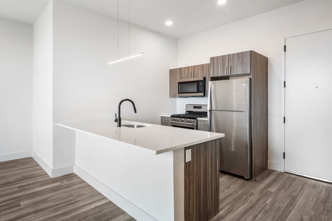 Building Photo - 55 Washington St