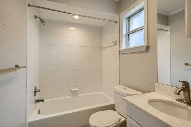 Building Photo - 2004 Dunsford Terrace