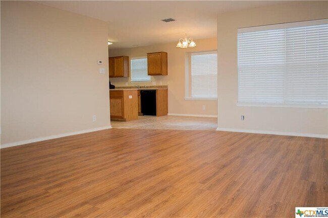 Building Photo - 2441 Medina Dr
